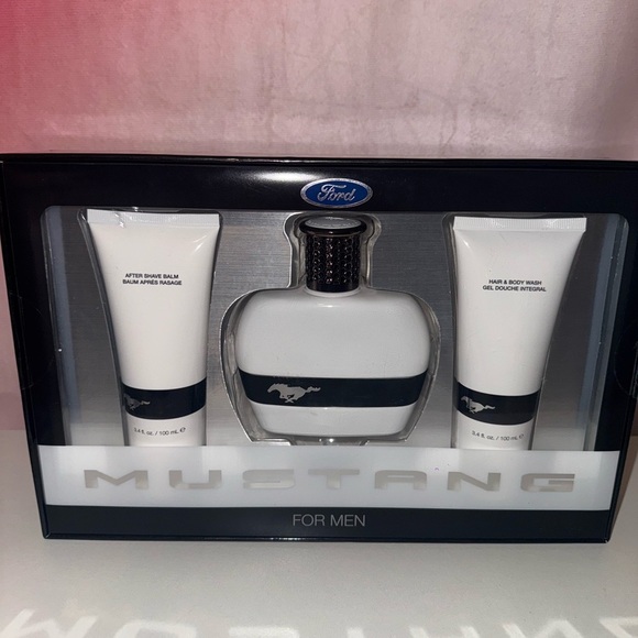 Ford Other - Mustang Grooming Shaving Set Black and White 3Pc set